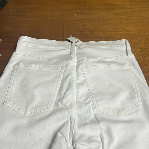 Jcrew 10" high-rise toothpick jean in white
Item AJ478 - Picture 14 of 14